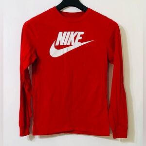 Nike Women’s long sleeves shirt crewneck pull over soft red.XS